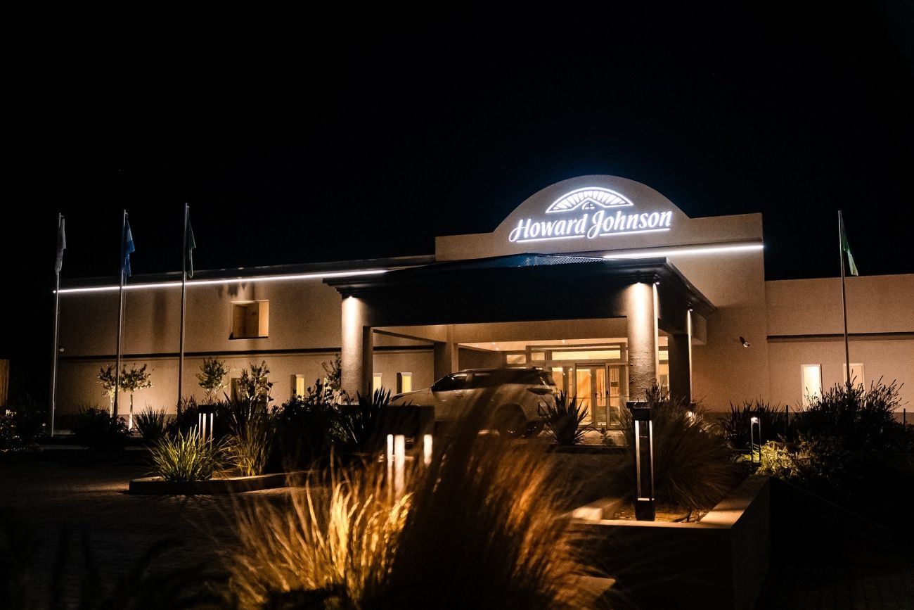 El Howard Johnson Bahía Blanca Resort & Convention Center cuenta con 4.600 m2 cubiertos destinados al turismo recreativo y de negocios.