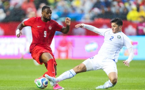 Cyle Larin fue el autor del gol de Canadá en su debut en la Copa del Mundo ante Bosnia y este jueves se mide con Qatar. (AP)