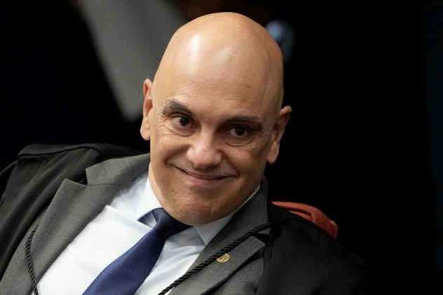 Brasil: la Justicia le dio 24 horas a Bolsonaro para explicar por qué tenía un arma en su casa