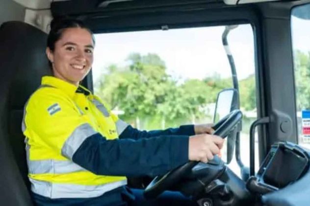 Micaela Colucci, chofer de camión mixer en Holcim.