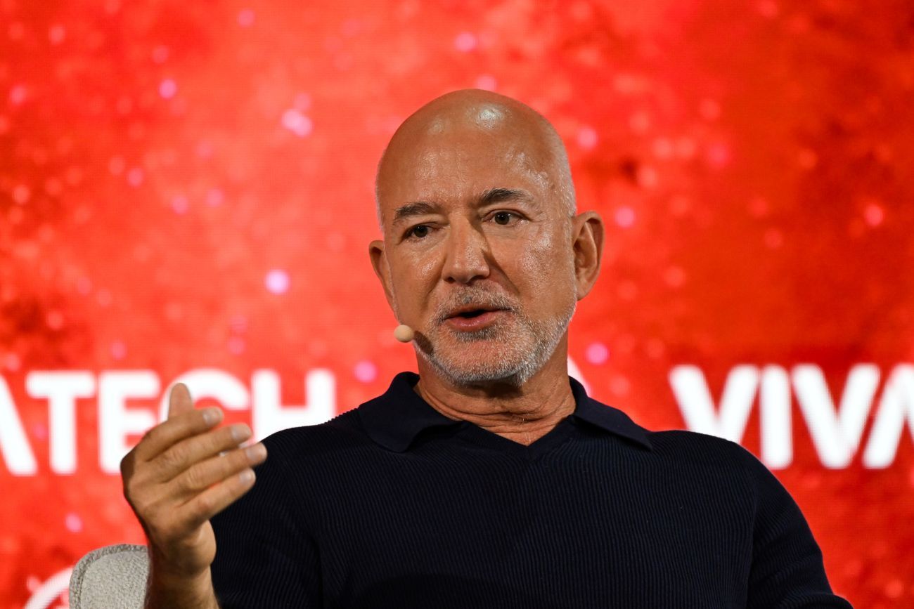 El fundador de Amazon, Jeff Bezos, interviene en la feria Vivatech de París, el miércoles 17 de junio de 2026. (Foto AP / Emma Da Silva)
