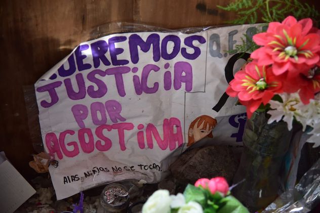 El santuario de Agostina Vega frente a la casa de sus abuelos maternos.