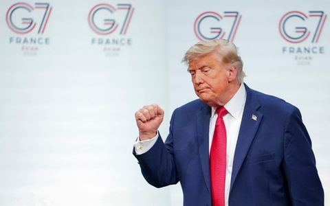 El presidente estadounidense Donald Trump gesticula al abandonar el escenario tras una rueda de prensa al término de la cumbre del G7 en Evian-les-Bains, Francia, el miércoles 17 de junio de 2026.