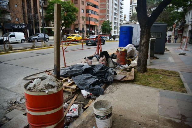 Están paralizadas las obras de bulevarizacion de la avenida San Juan.