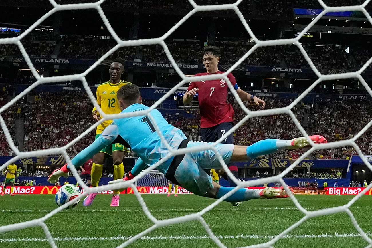 Grupo A. República Checa pegó primero ante Sudáfrica.