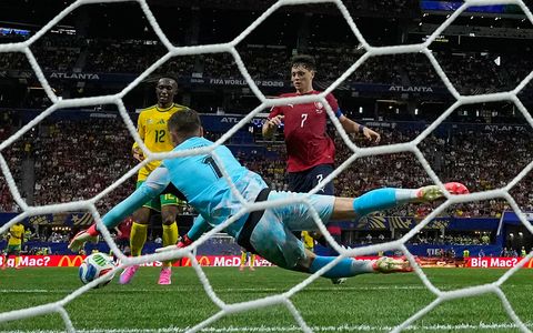 Grupo A. República Checa pegó primero ante Sudáfrica.