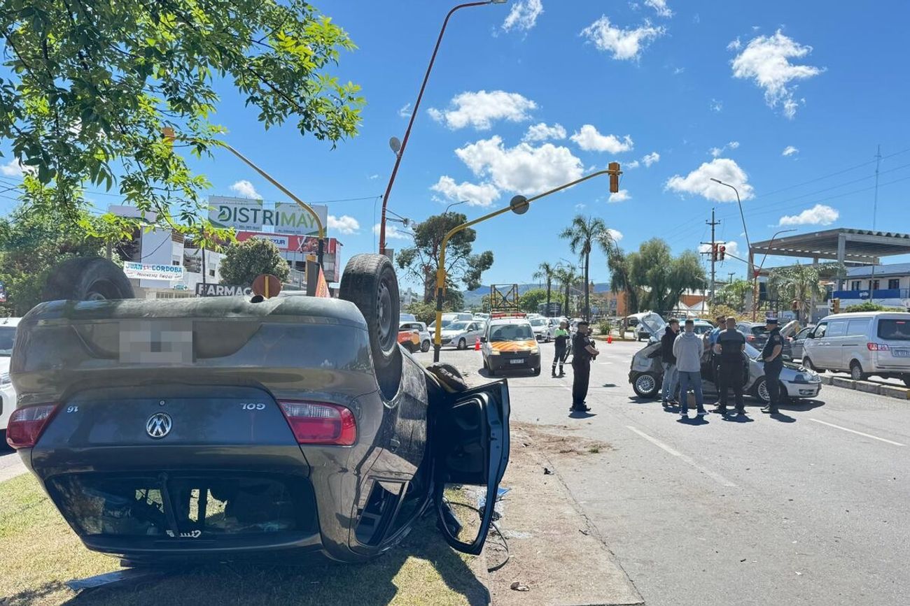 La trágica colisión sucedió en la madrugada del sábado 18 de octubre de 2025 en Villa Carlos Paz. 