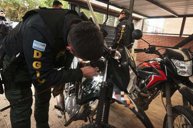 Allanamientos en Córdoba: hay dos detenidos y secuestraron armas, motos y herramientas