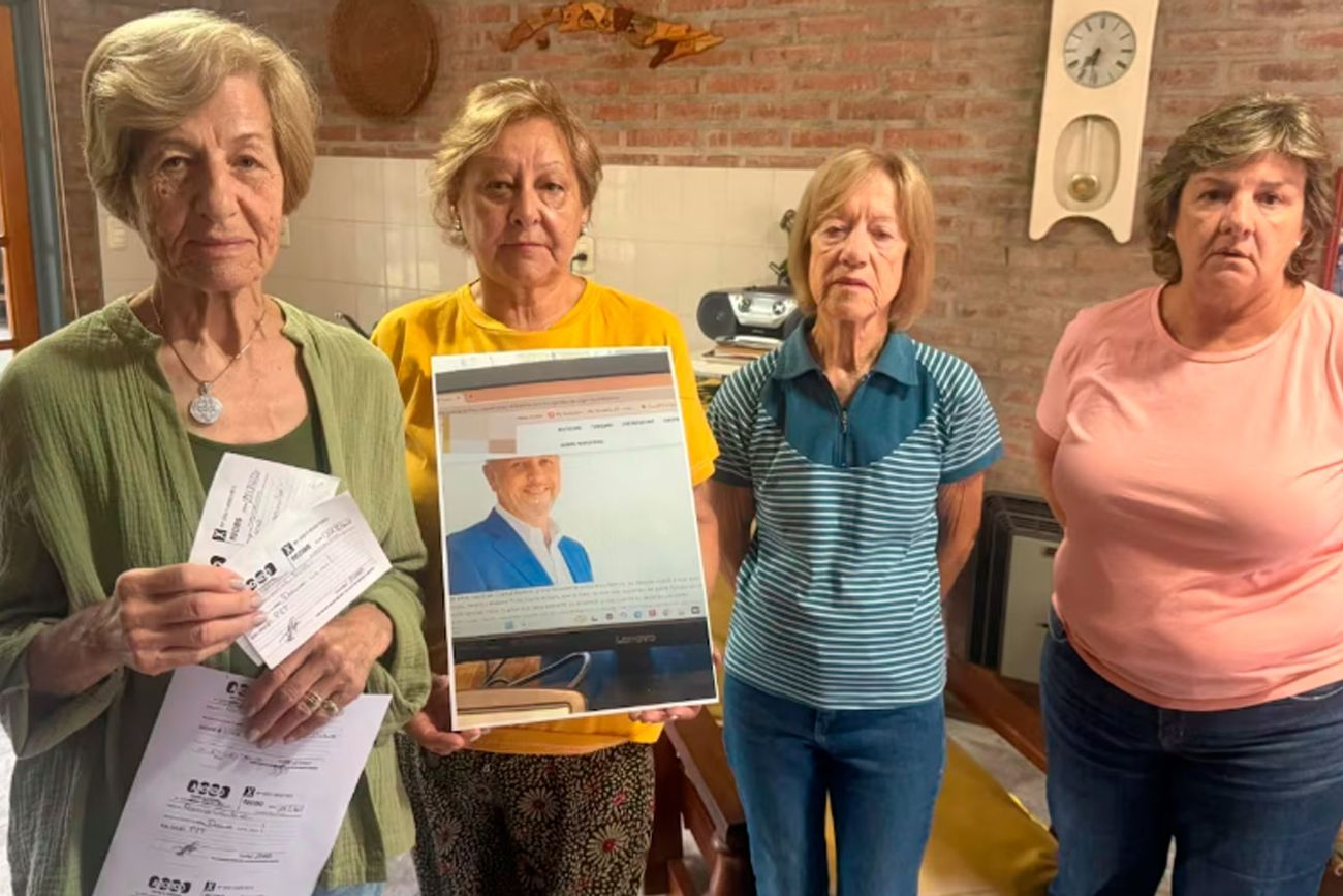 Las mujeres mostraron pruebas contra el empresario. (El Doce) 