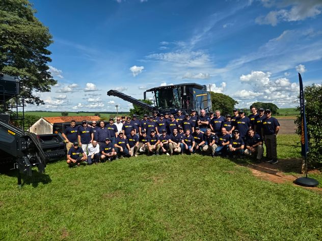 SERVICIOS. Productores argentinos de maní en Brasil, visitando instalaciones de Industrias Colombo.