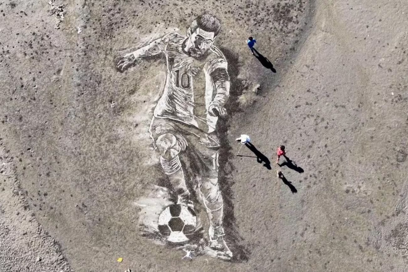 Messi, la musa global: del gigantismo en la Patagonia a retratos con hebillas en el Once