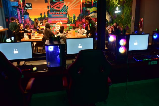 Los salones infantiles para festejos de cumpleaños con temática gamer se han puesto de moda. Lugares como Oasis y Gorila Games se dedican a organizar este tipo de eventos.