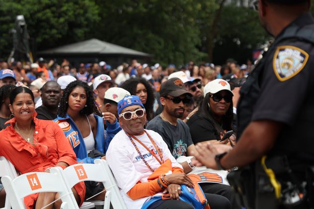 Spike Lee no podía faltar a los festejos de los Knicks.