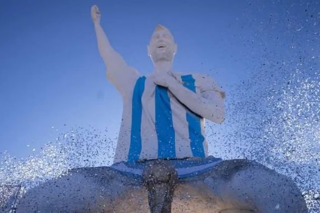 Messi, la musa global: del gigantismo en la Patagonia a retratos con hebillas en el Once