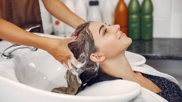 Cómo es el método italiano para lavar el pelo que mejora el brillo y fortalece la melena.