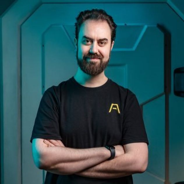 Gregory Louden es el desarrollador creativo de Housemarque.