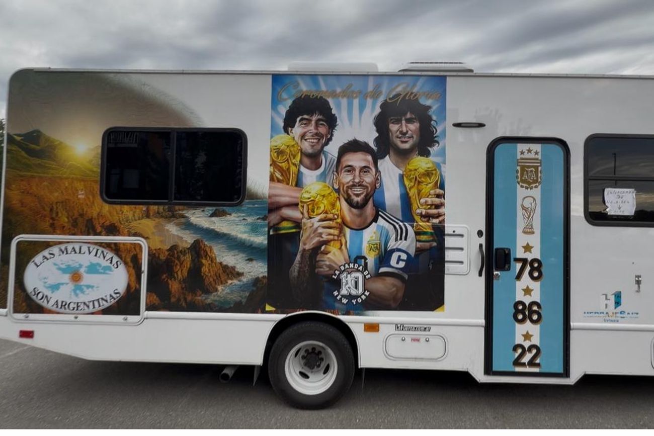 Gastó sus ahorros para seguir a la Selección en motorhome
