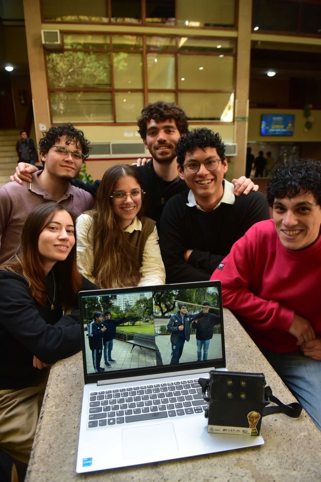 Intergantes del equipo del dispositivo háptico para asistencia en la orientación espacial de personas con discapacidad visual. (Cátedra Ingeniería en Rehabilitación de 5to año de la carrera Ingeniería Biomédica).