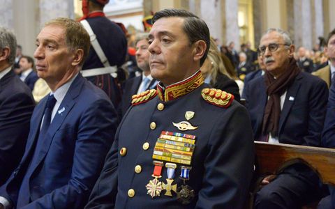 Gobierno de Milei: el ministro del Interior, Diego Santilli, y el de Defensa, Carlos Presti, en la celebración del 25 de Mayo.
