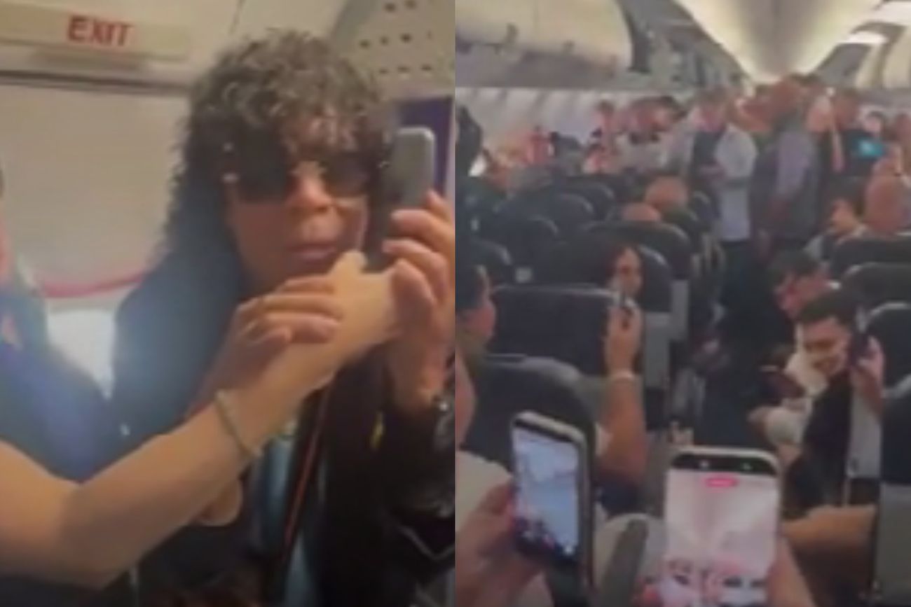 La "Mona" Jiménez cantando en el avión rumbo a Dallas.