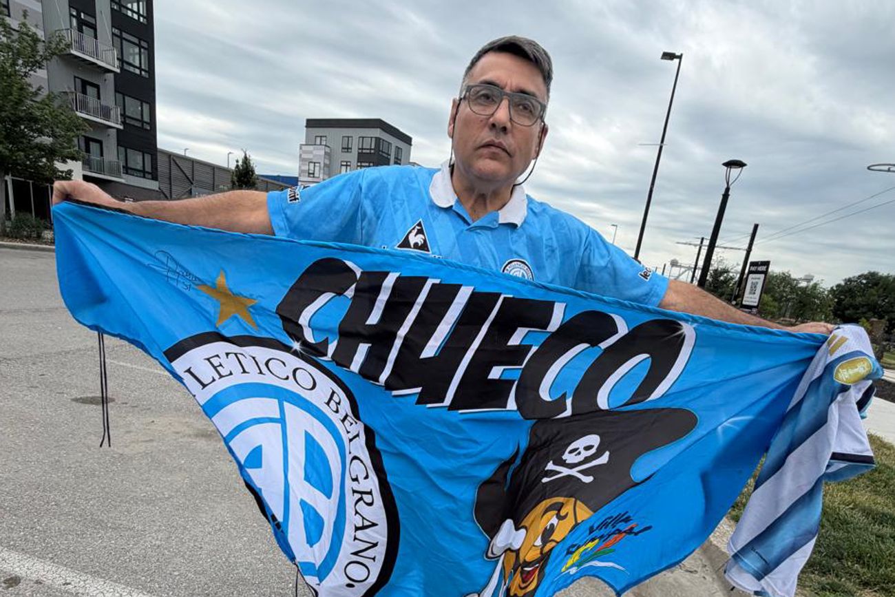 El pirata que quiere convencer al Cuti Romero de llevar un canto de Belgrano al Mundial
