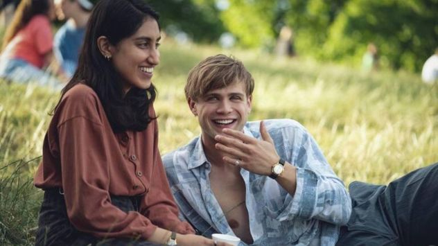 La producción británica adapta la famosa novela de David Nicholls y propone una mirada diferente sobre el amor, el paso del tiempo y las segundas oportunidades.