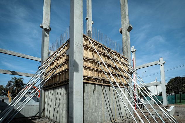 El gobernador Martín Llaryora supervisó las obras de la Universidad Provincial en Villa El Libertador.