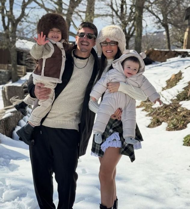 India celebró sus tres años en San Martín de los Andes junto a sus padres, la periodista China Ansa y Diego Mendoza, y su hermano menor Rafi.