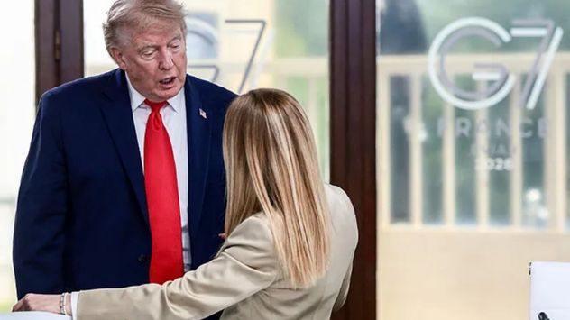 “Me rogó que me sacara una foto con ella”: Trump se burla de Meloni y estalla un escándalo con Italia.