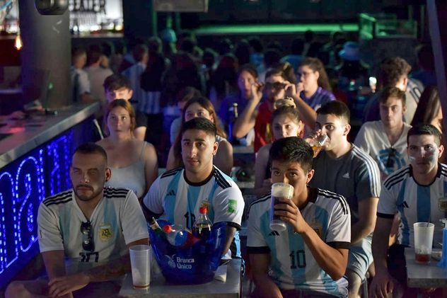 Cada vez que la selección argentina juega un partido se estima se producen más de 650 toneladas de residuos plásticos.