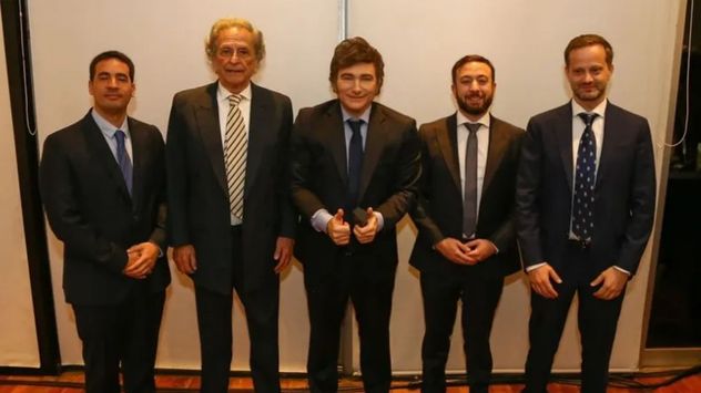 Ravier y Agustín Laje junto a Javier Milei y Alberto Benegas Lynch (hijo).