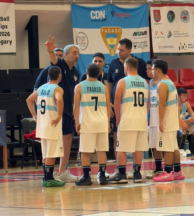 Leonardo Seculini, campeón mundial de básquet para equipos con síndrome de Down. El único cordobés de la selección nacional.