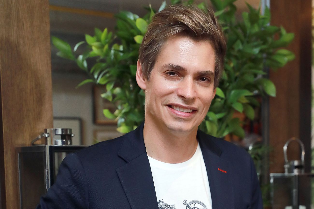 Carlos Baute sufrió un accidente mientras surfeaba.