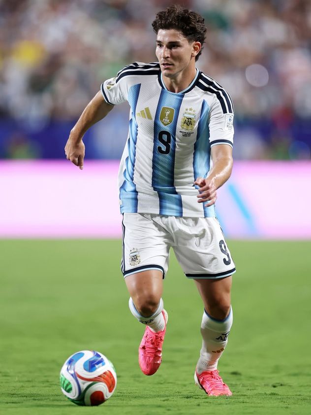 Julián Álvarez, delantero cordobés de Argentina.