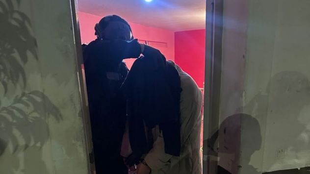 La Fuerza Policial Antinarcotráfico realizaron un allanamiento y detuvieron a una persona en un domicilio ubicado en la ciudad de Córdoba.