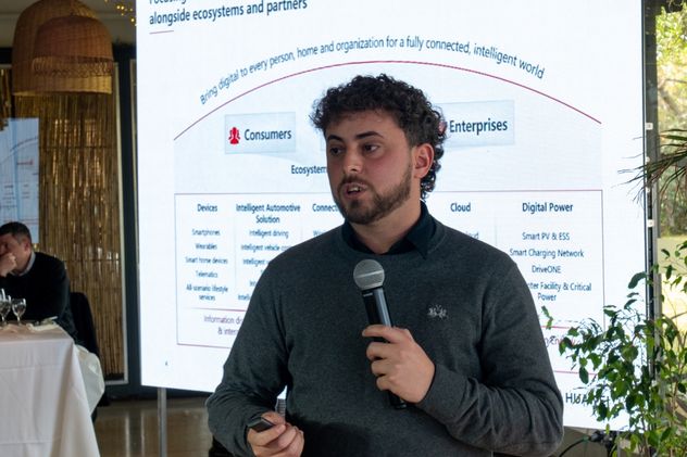 OFERTA. Huawei presentó en Córdoba soluciones de energía inteligente integradas con baterías y carga ultrarrápida para movilidad eléctrica.