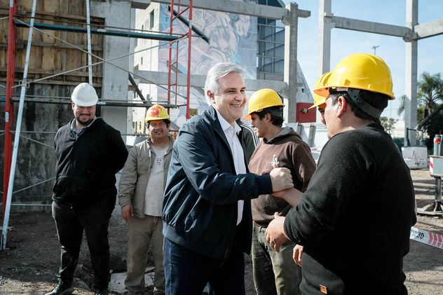 El gobernador Martín Llaryora supervisó las obras de la Universidad Provincial en Villa El Libertador.