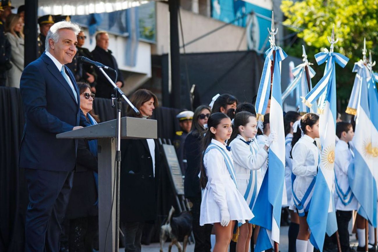 Llaryora encabezó el acto por el Día de la Bandera en la ciudad de Bell Ville.