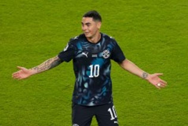 Miguel Almirón y su expulsión que hace historia.