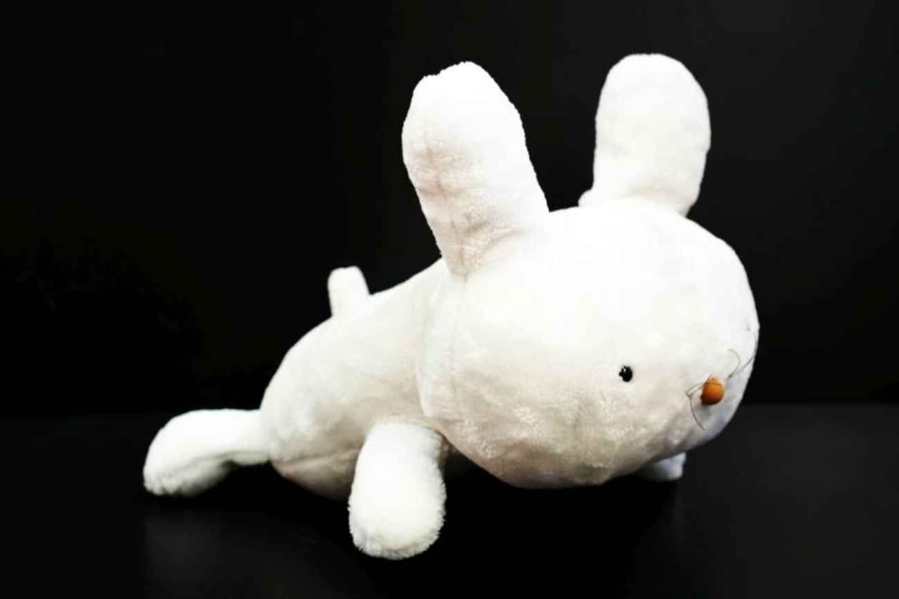 Crean un robot mascota conejo que reconoce a quien le abraza por su voz.