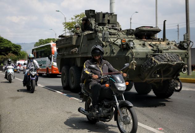 Soldados patrullan las calles de Cali, Colombia, el sábado 20 de junio de 2026, mientras se incrementa la seguridad un día antes de la segunda vuelta presidencial. (Santiago Saldarriaga)
