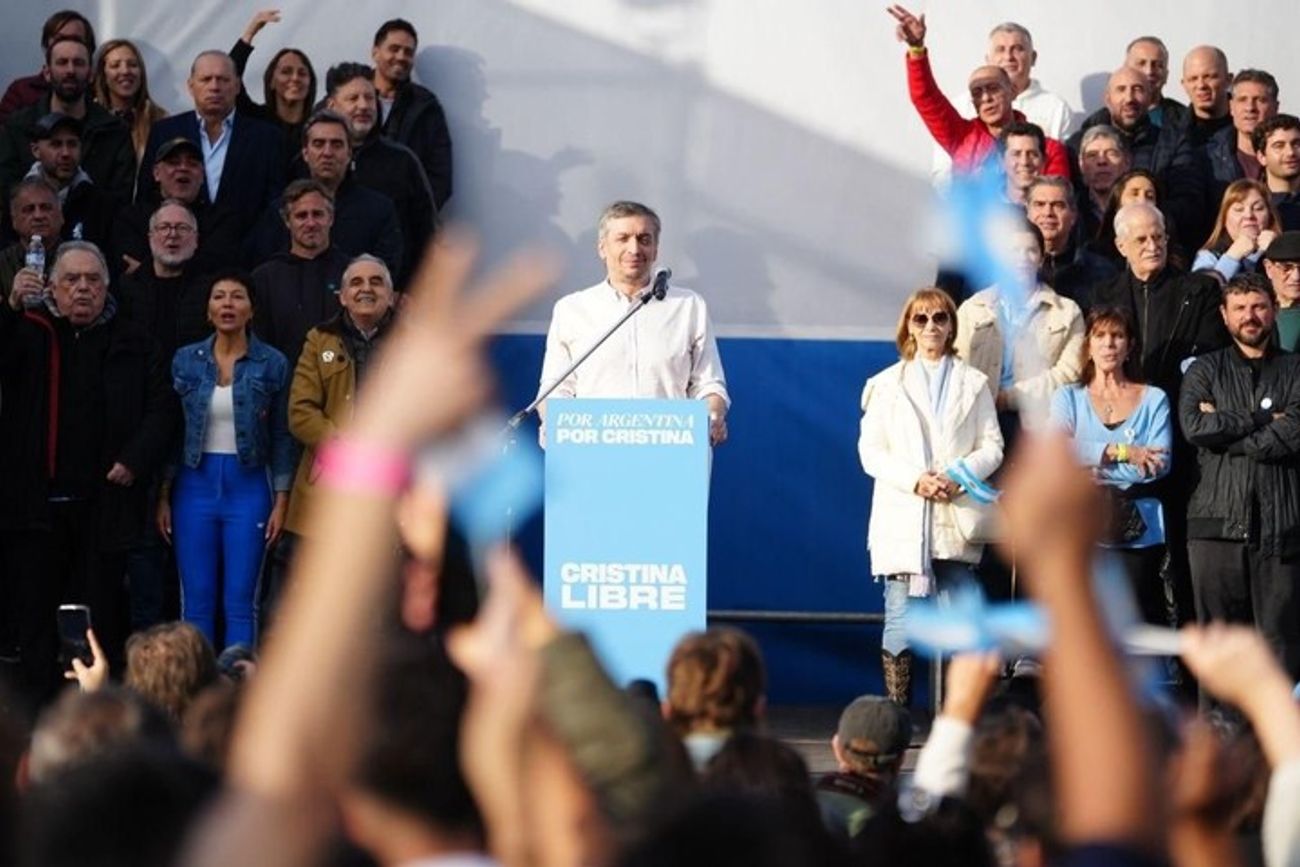 Máximo Kirchner en el "banderazo" por el año de arresto de Cristina Kirchner