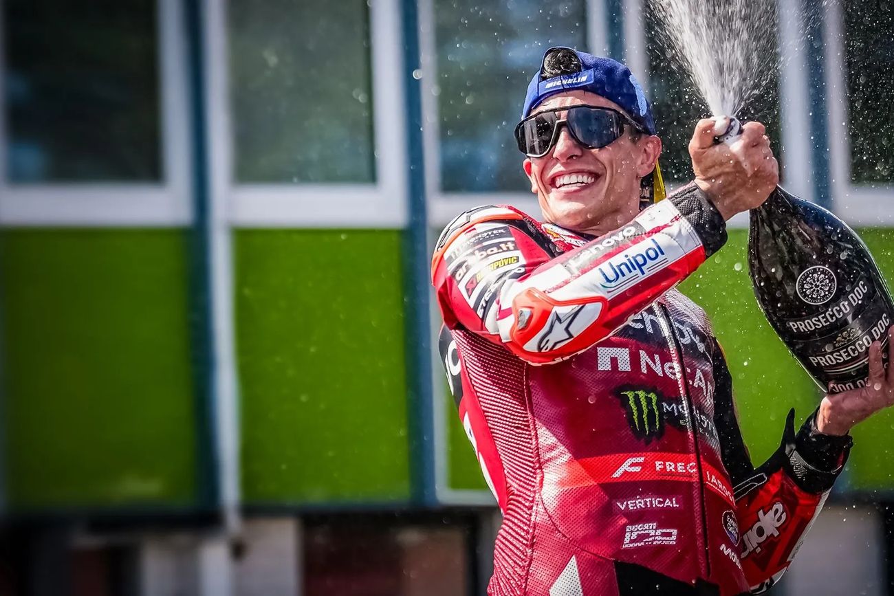 El español Marc Márquez, nueve veces campeón del mundo, logró su segunda victoria consecutiva y la número 101 de su carrera. (@MotoGP)