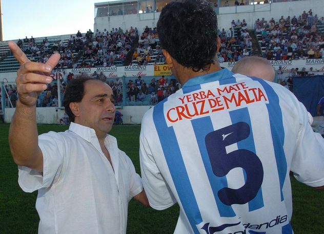 Coleoni en un partido ante Talleres de Perico en 2006.