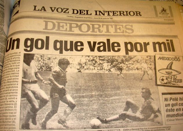 Gol de Maradona a los ingleses en el Mundial de México 1986. El archivo de La Voz.