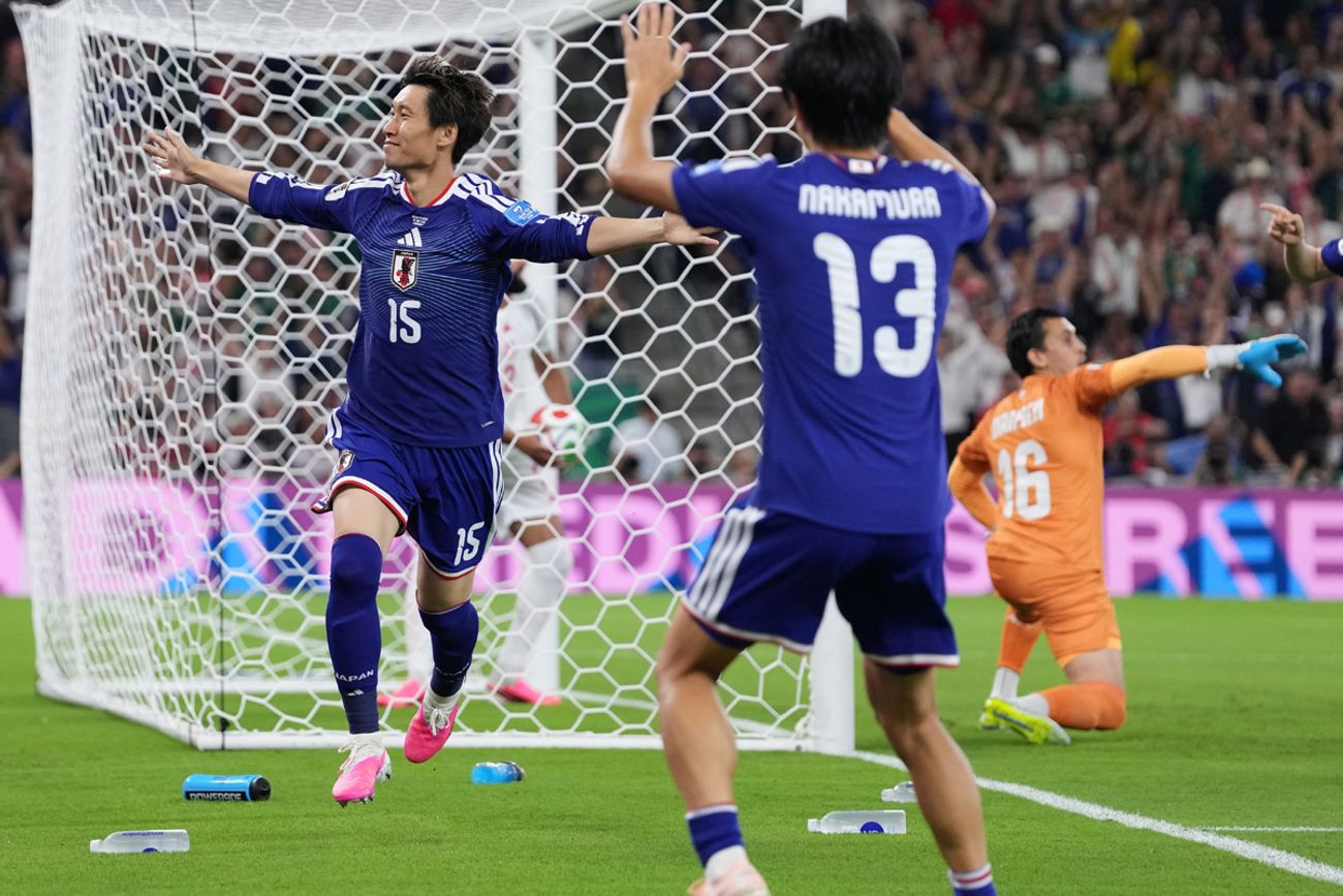 Japón goleo y puso un pie en la próxima fase.