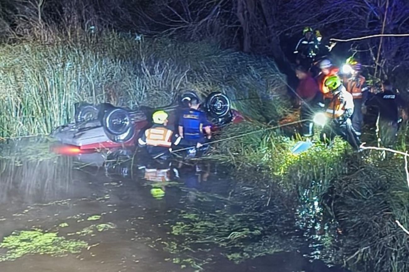 Tragedia en la ruta 9: murieron una mujer, su bebé y su suegro al caer un auto a un arroyo
