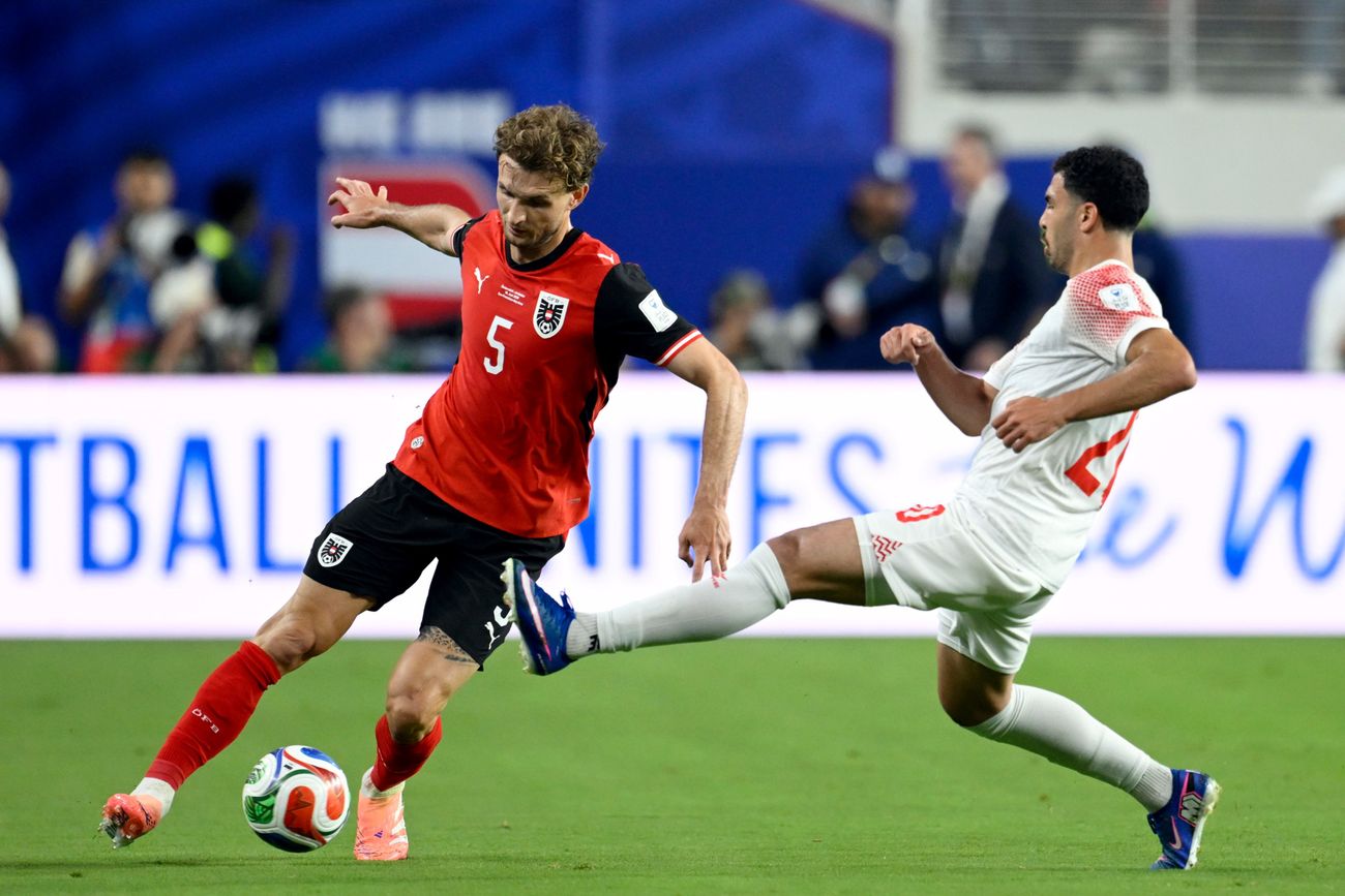 El defensor austríaco Stefan Posch utilizará una máscara protectora especial para jugar contra Argentina. (AP)