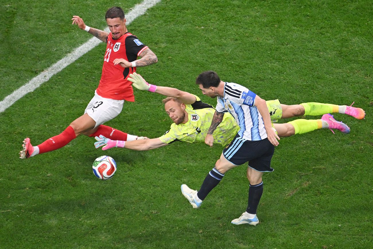 Argentina ganó con goles de Messi y se metió en 16avos de final.