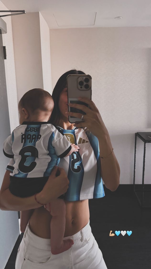 Emilia Ferrero junto a su hijo Amadeo.